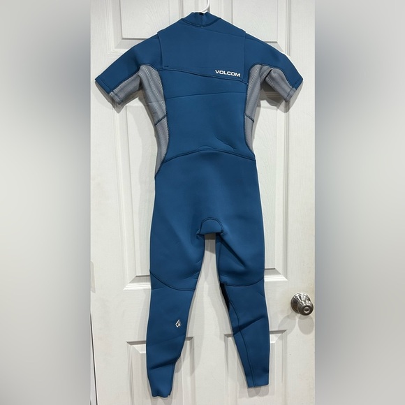 Volcom Boys Size 14 Modulator Wetsuit 2 mm Chest Zip Short Sleeve Blue NWT - Picture 6 of 7